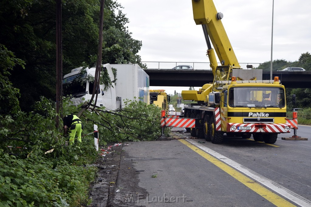 Schwerer VU A 3 Rich Oberhausen Hoehe AK Leverkusen P425.JPG - Miklos Laubert